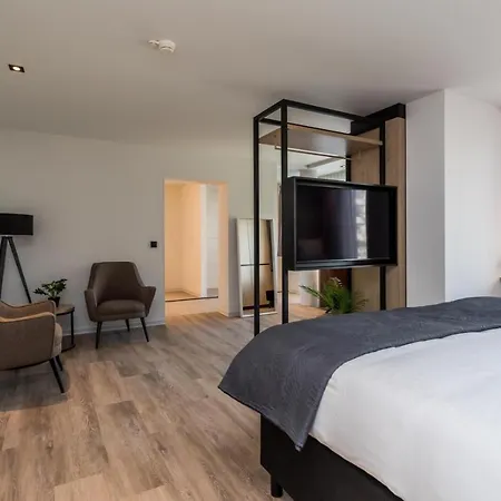 Hotel De Rousch 4*