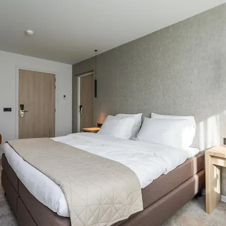 Hotel De Rousch 4*