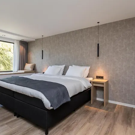 De Rousch - 4 Sterren Superieur Hotell 4*